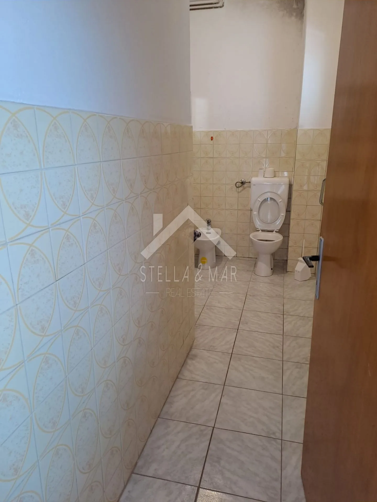 kuća sa prostranom okućnicom, centar - vrsi - slika 8
