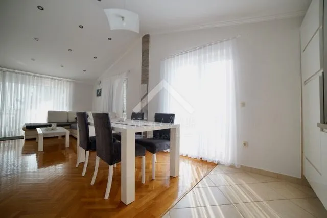 dvosobni apartman sa pogledom na more - kožino - slika 18