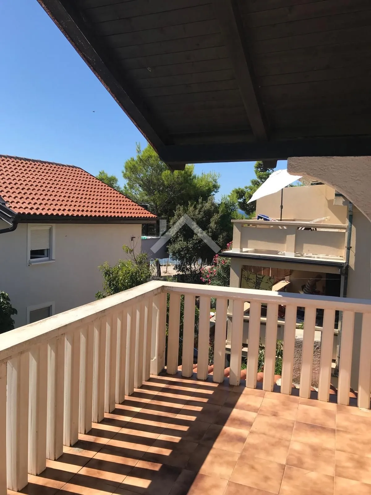 kuća sa dva apartmana drugi red od mora - vir - slika 10