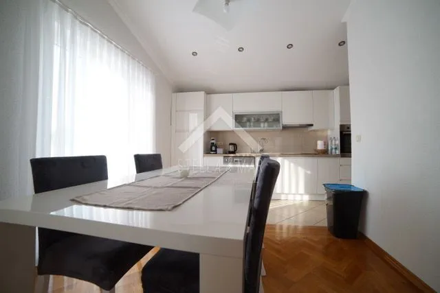 dvosobni apartman sa pogledom na more - kožino - slika 20