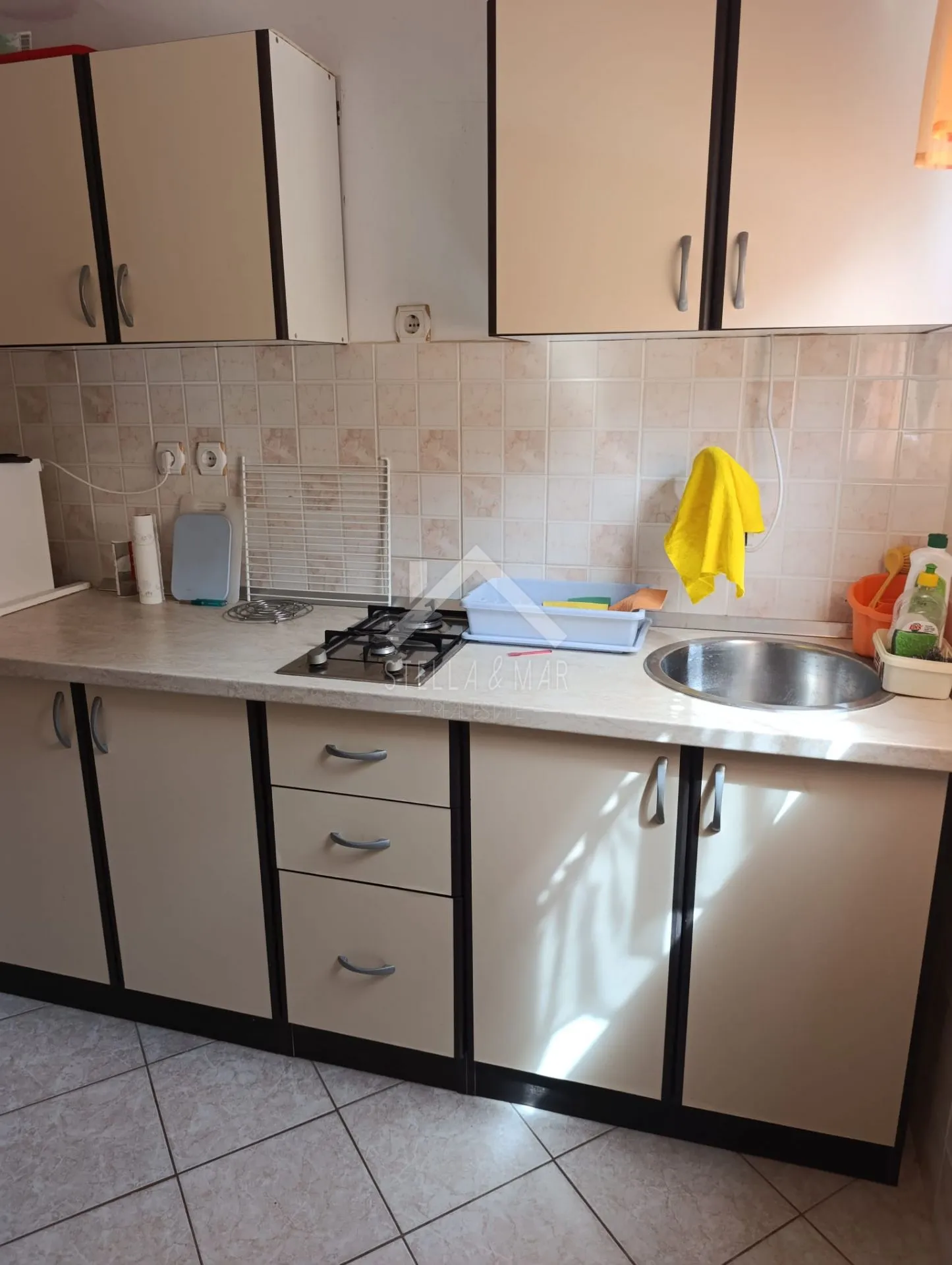 kuća sa 4 stana, garaža, prostrana okućnica - zukve, vrsi - slika 40