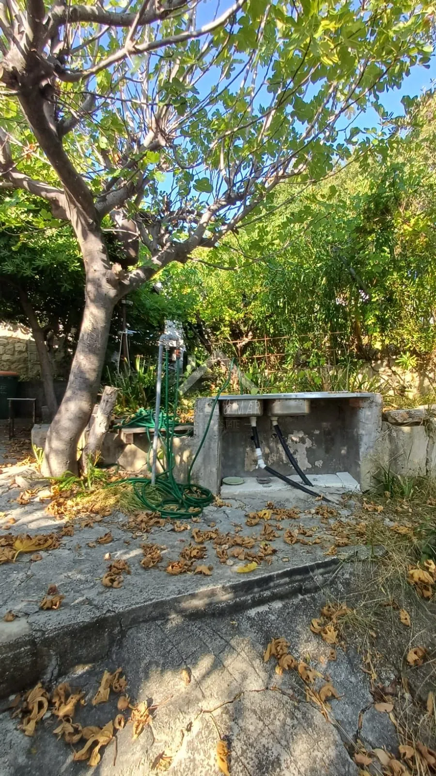 kuća i zemljište prvi red uz more - rtina - slika 36