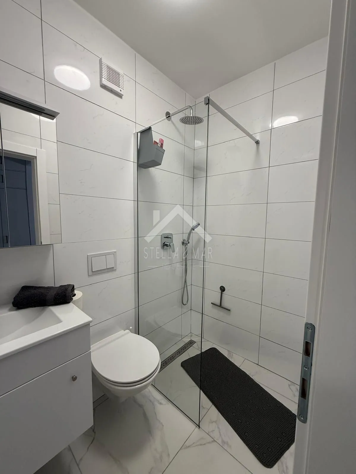 prekrasna kuća sa 3 apartmana - vir - slika 29