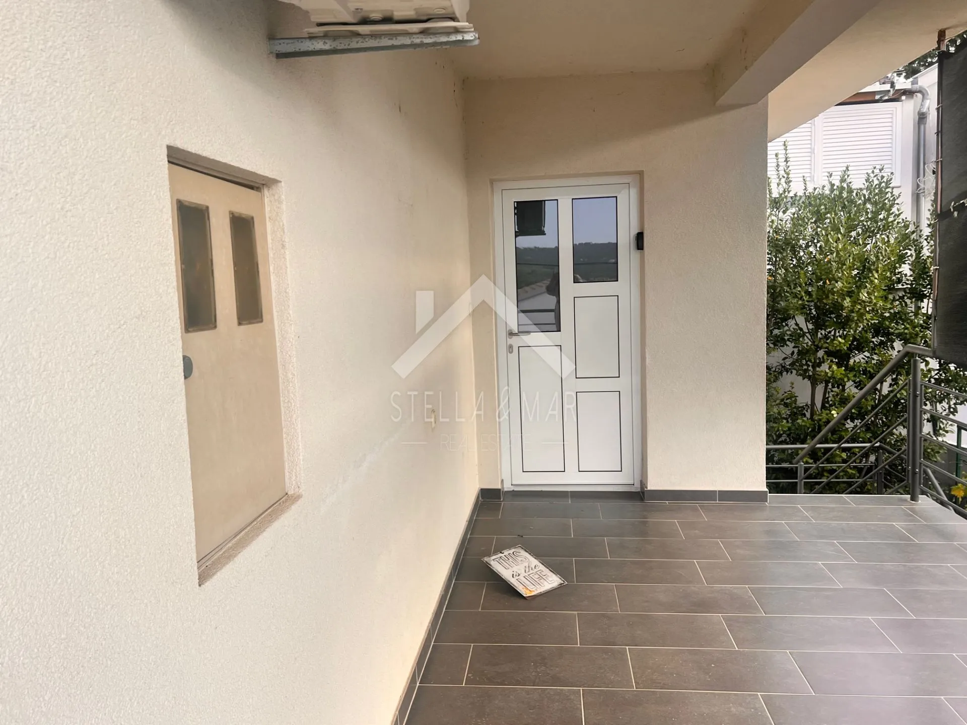 kuća sa 3 apartmana 130m do mora - kruševo - slika 17