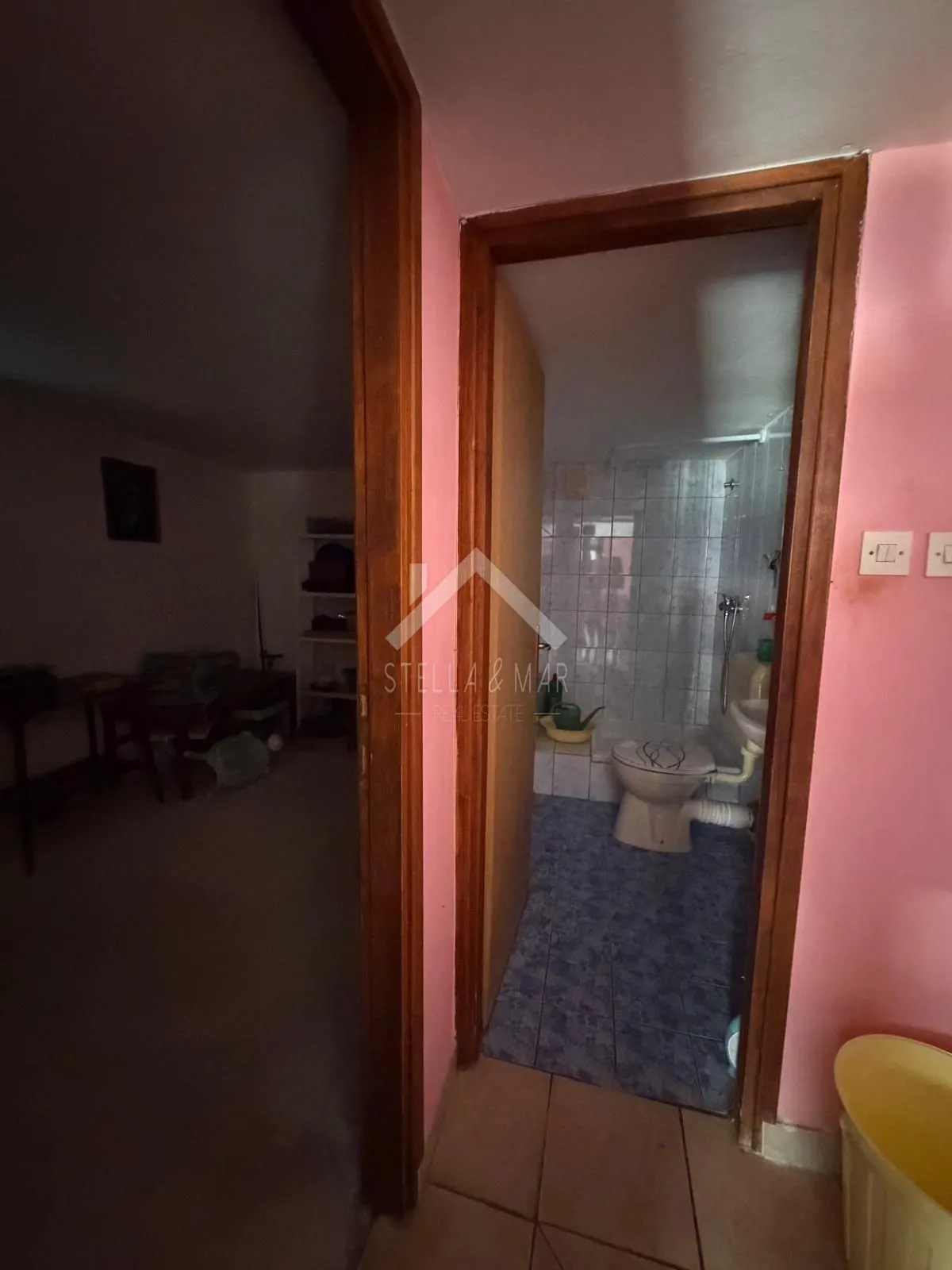 kuća sa 3 stana, prostrana parcela, centar - vir - slika 9
