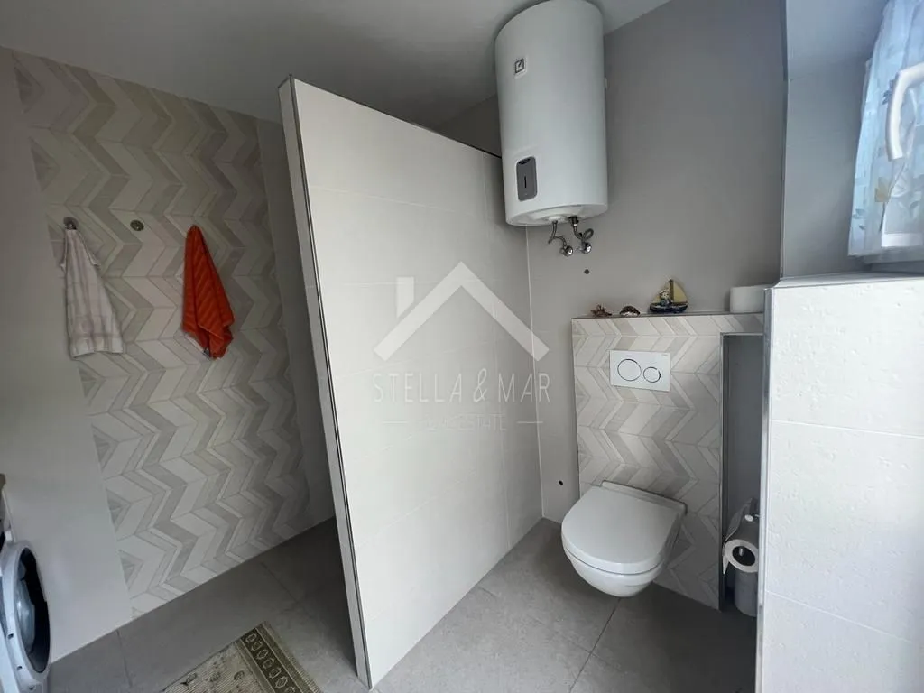 kuća sa 4 apartmana sa pogledom na more - vir - slika 19