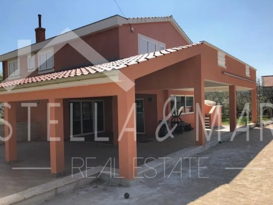 ljubač ; kuća sa tri apartmana ; pogled na more ! - slika 4
