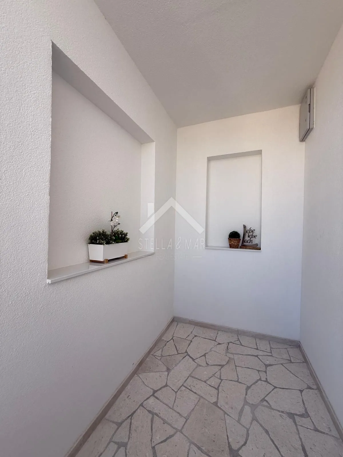 prekrasna kuća sa 3 apartmana - vir - slika 30