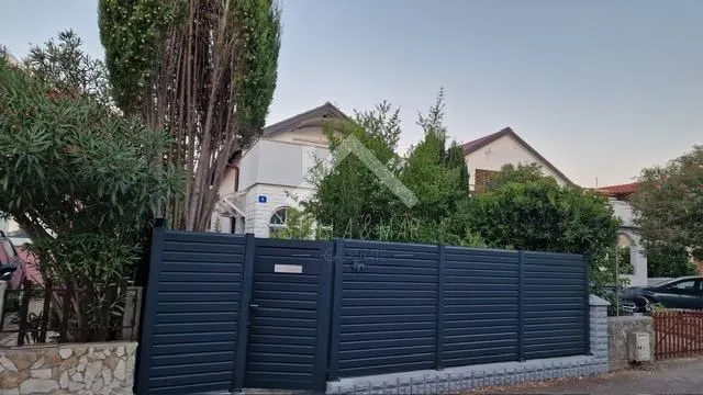 Obiteljska kuća sa garažom - Vir