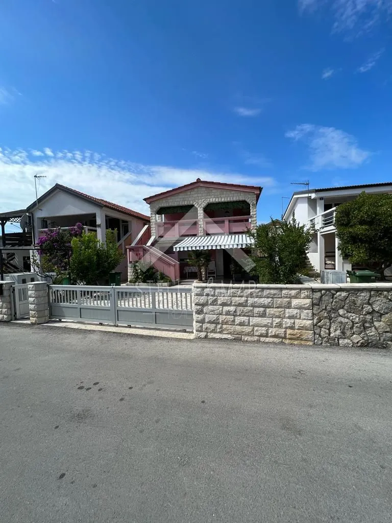 kuća sa dva apartmana - vir - slika 3