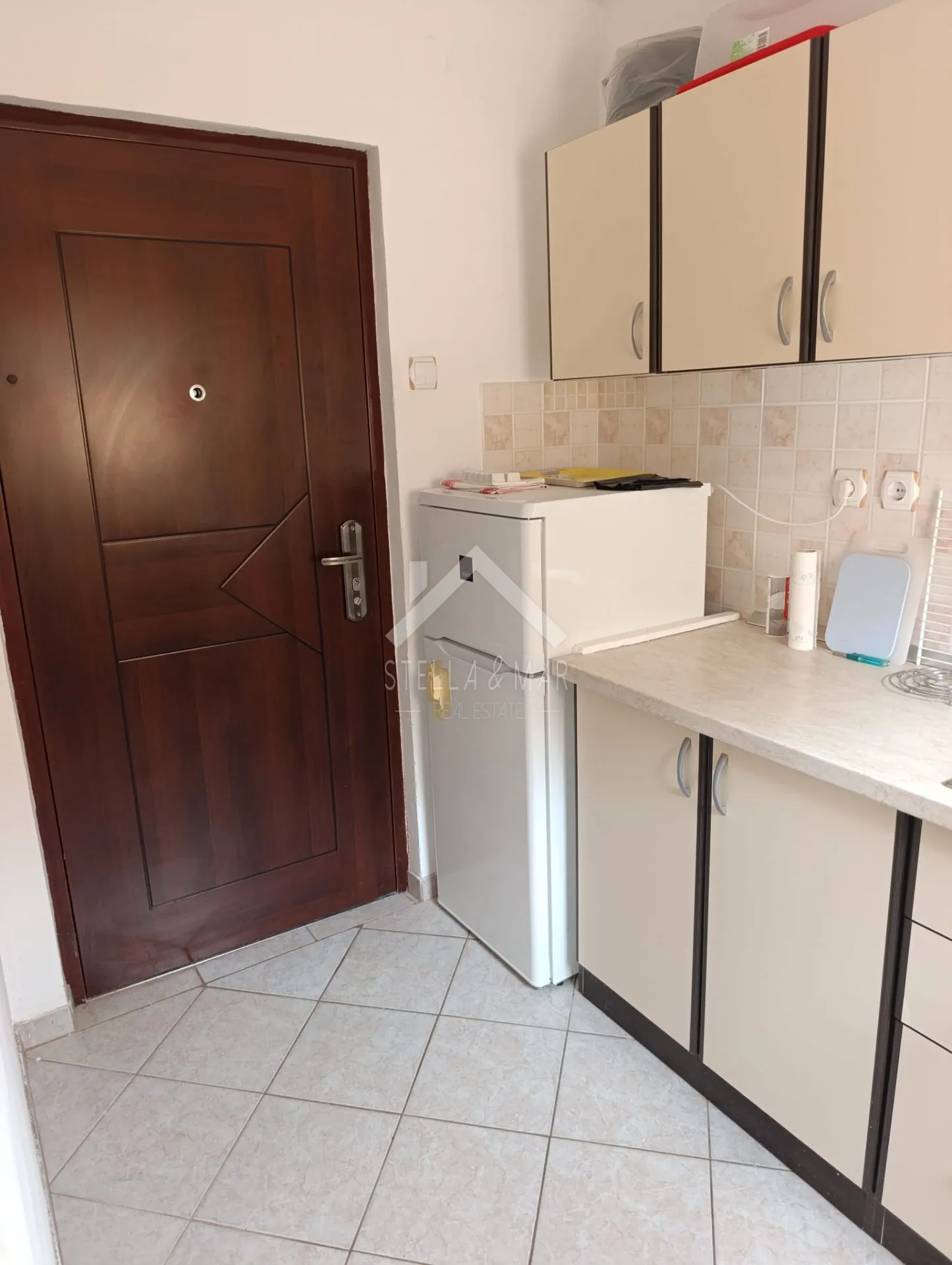 kuća sa 4 stana, garaža, prostrana okućnica - zukve, vrsi - slika 42