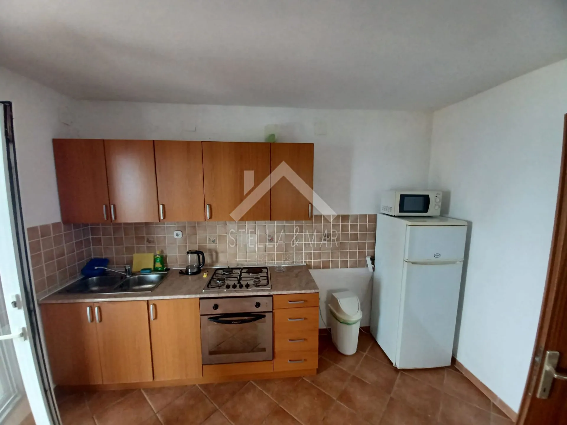 kuća sa 6 apartmana 1. red do mora - vir - slika 9