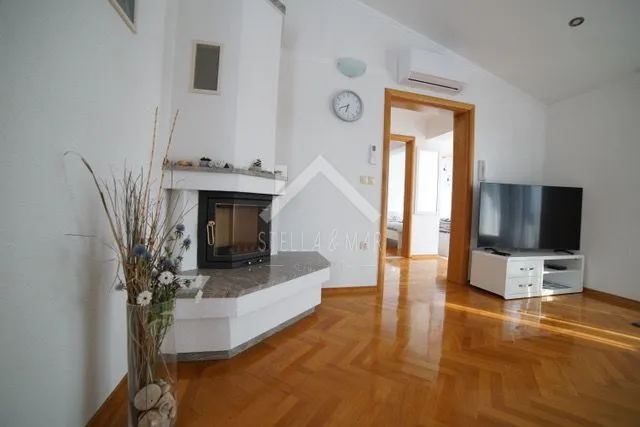 dvosobni apartman sa pogledom na more - kožino - slika 17