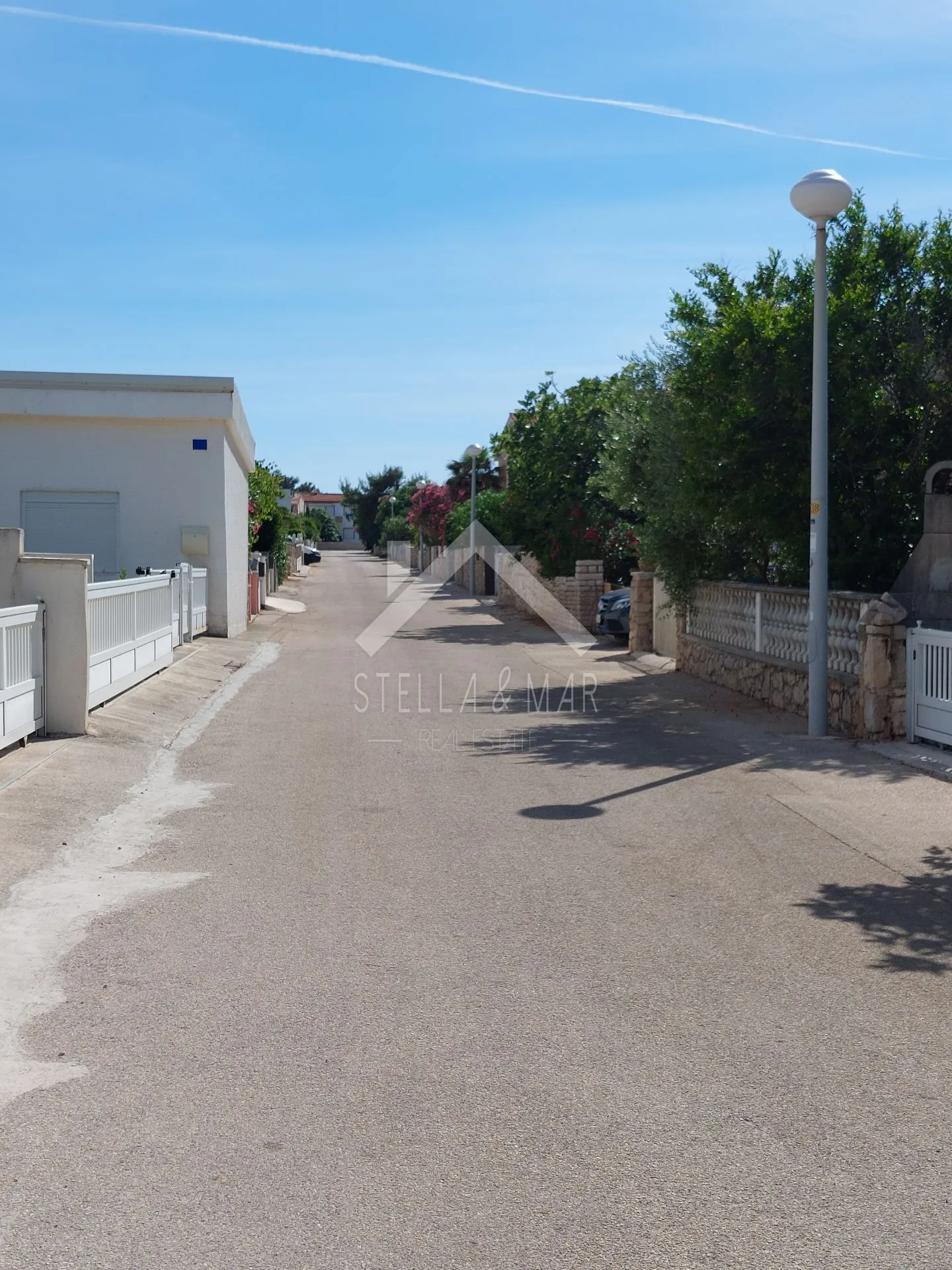 kuća sa dva stana na izvrsnoj lokaciji - vir - slika 24