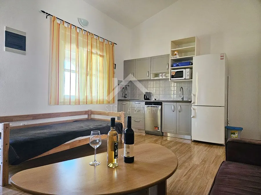 apartman u nizu, pogled na more - vir - slika 6
