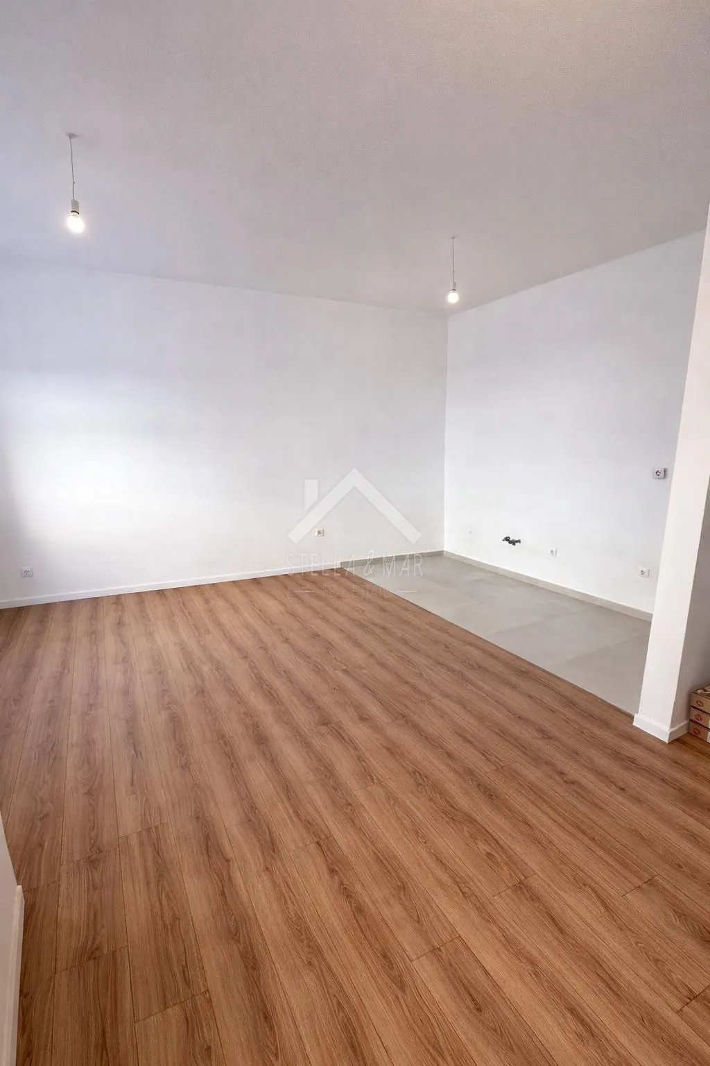 dvosoban stan u prizemlju, potpuno renoviran - obrovac - slika 4