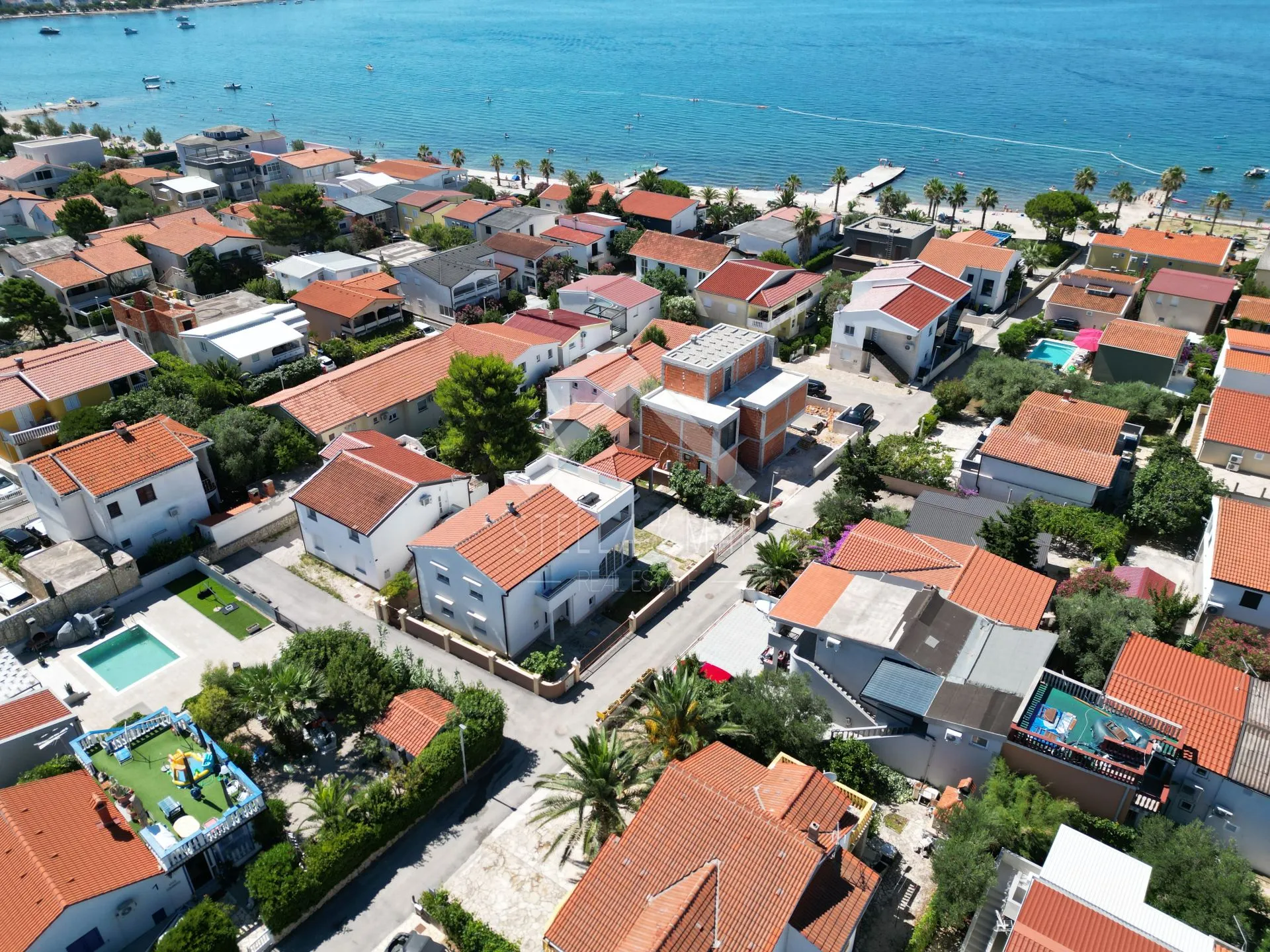 samostojeća kuća sa 4 apartmana, blizina mora - vir - slika 2
