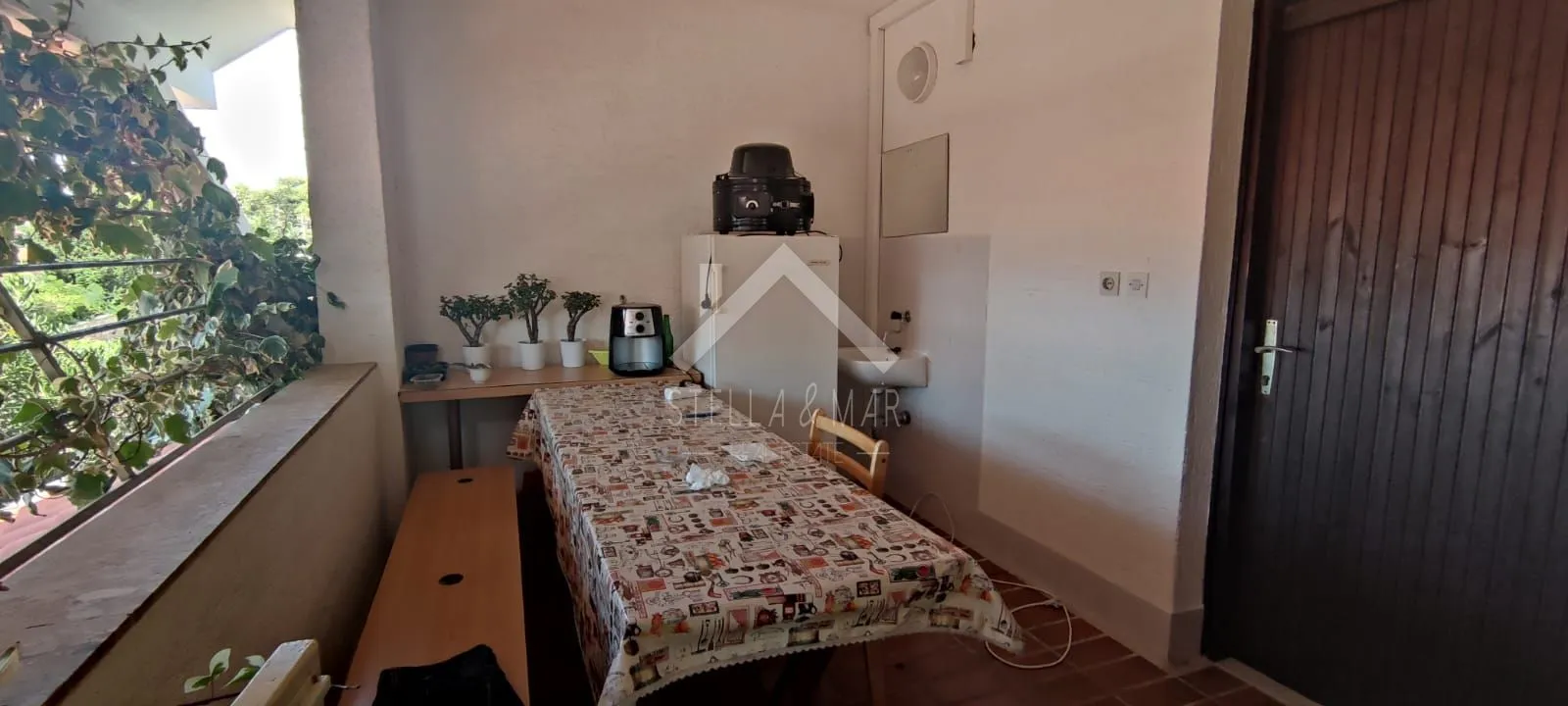 kuća sa tri apartmana drugi red do mora - vir - slika 7