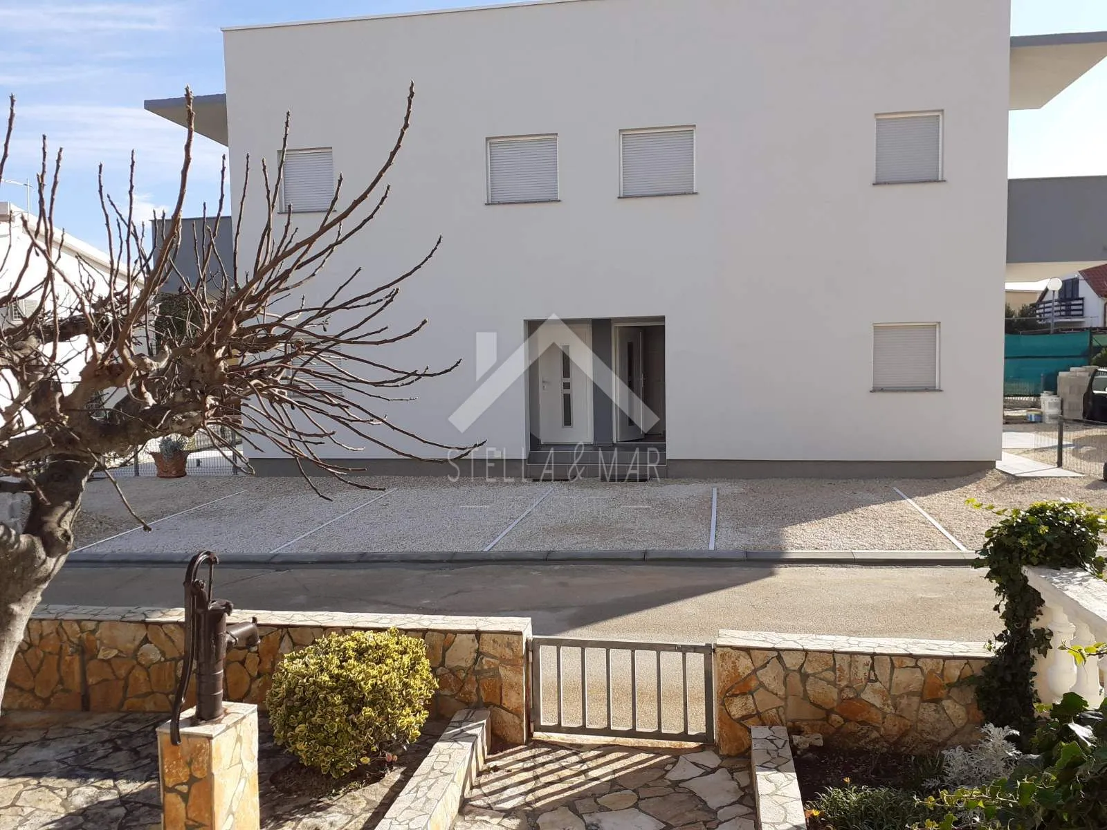 dvojna kuća sa dva apartmana - vir - slika 2