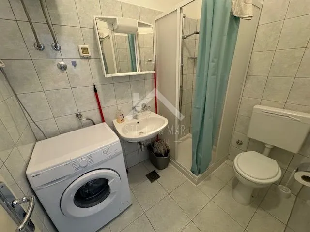 jednosobni apartman prvi red uz more- sukošan - slika 7