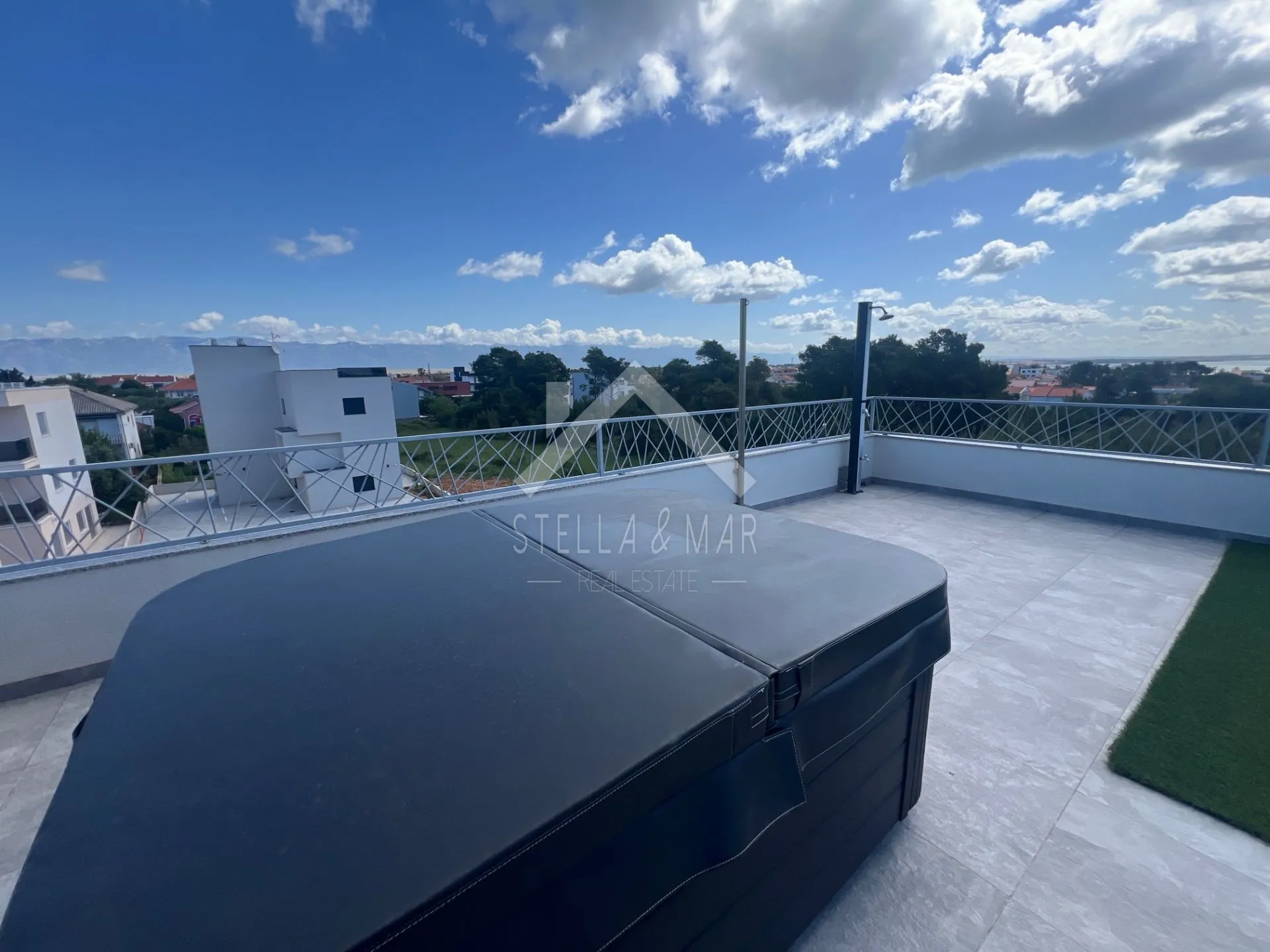 penthouse sa krovnom terasom - vir - slika 1