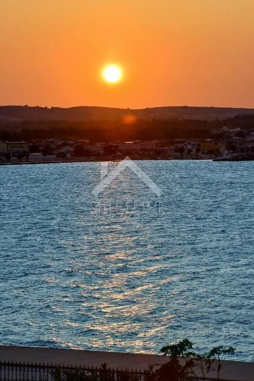 villa sa bazenom na atraktivnoj lokaciji - vir - slika 40