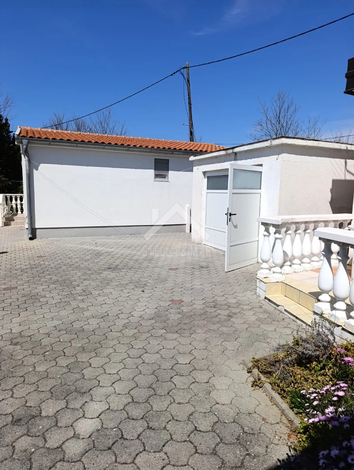 prizemnica + studio apartman i garaža, 50m od mora -vir - slika 17