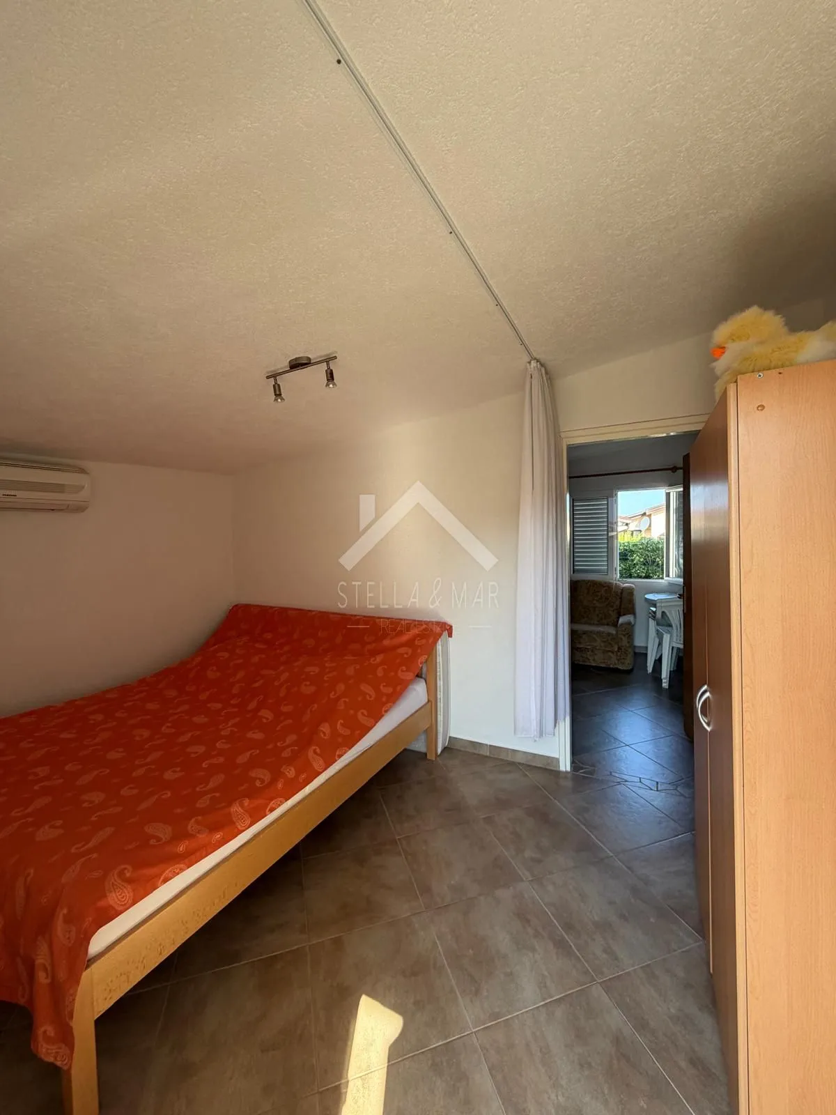 kuća sa 3 apartmana i garažom 350m do mora - vir - slika 15