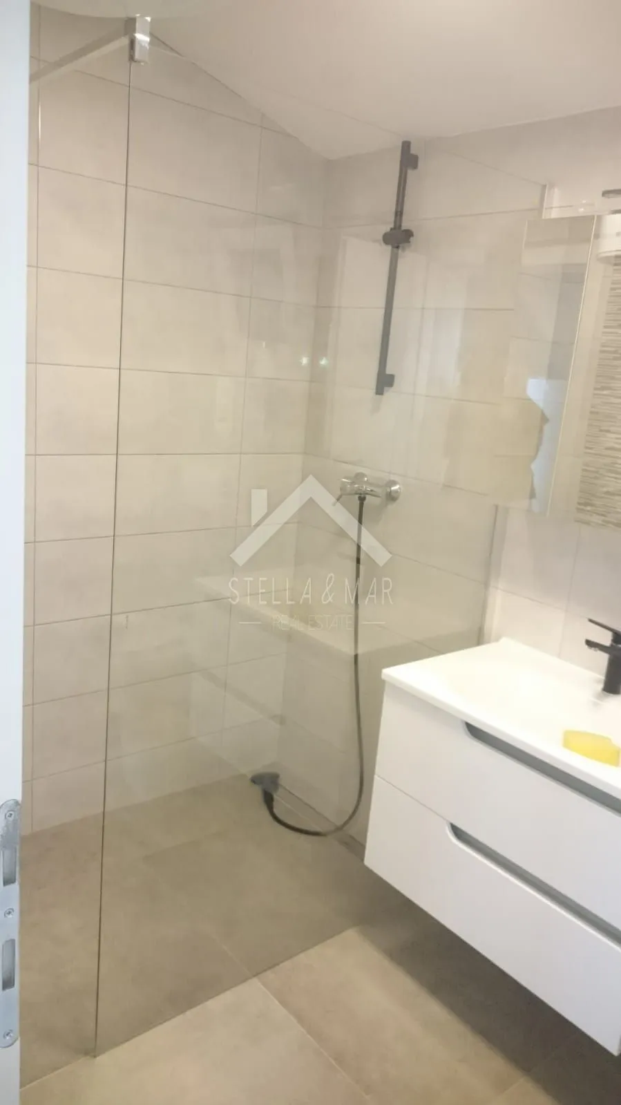 kuća sa tri stana, novogradnja - vir - slika 33