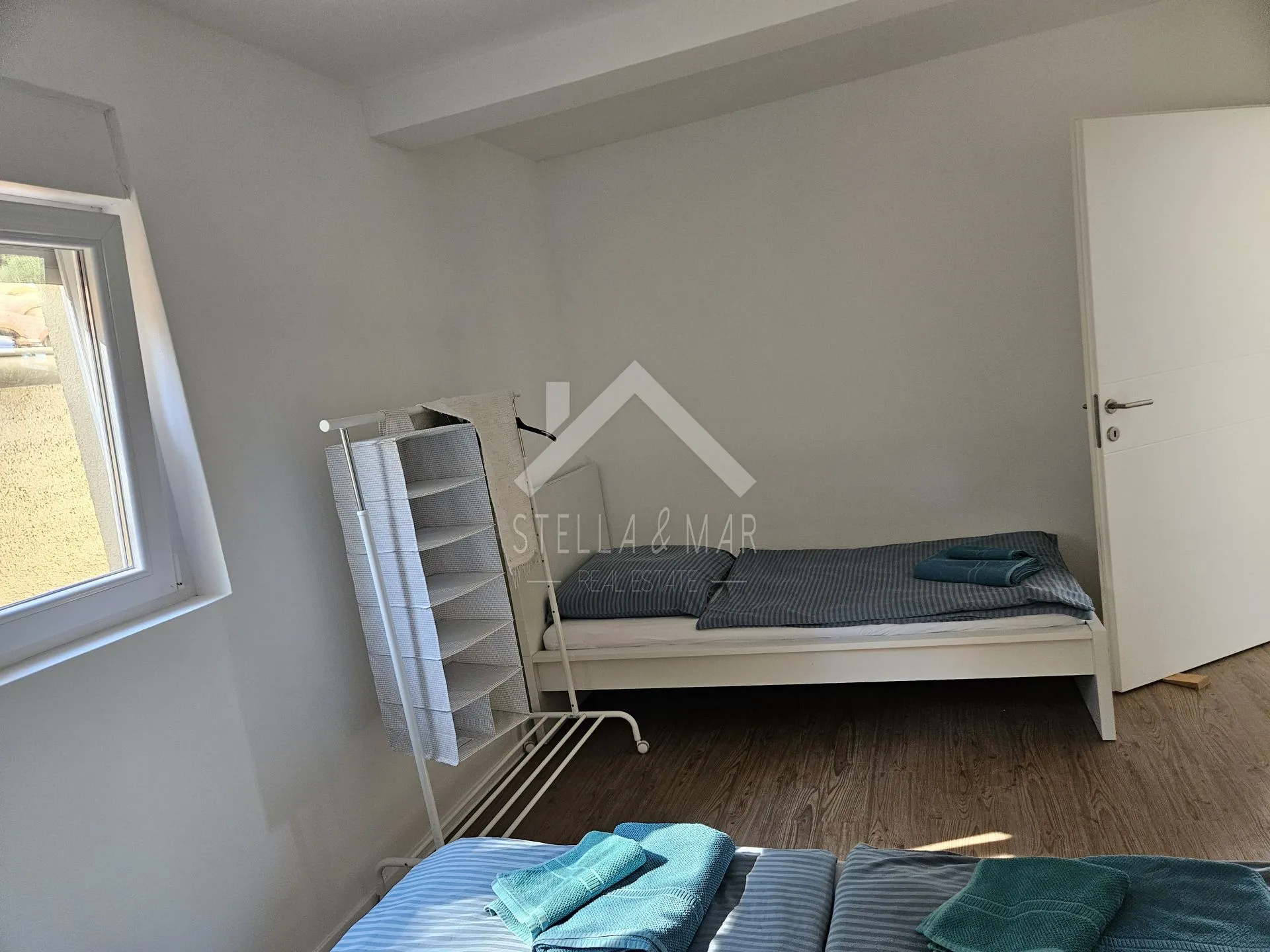 kuća sa bazenom i velikom okućnicom - vir - slika 20