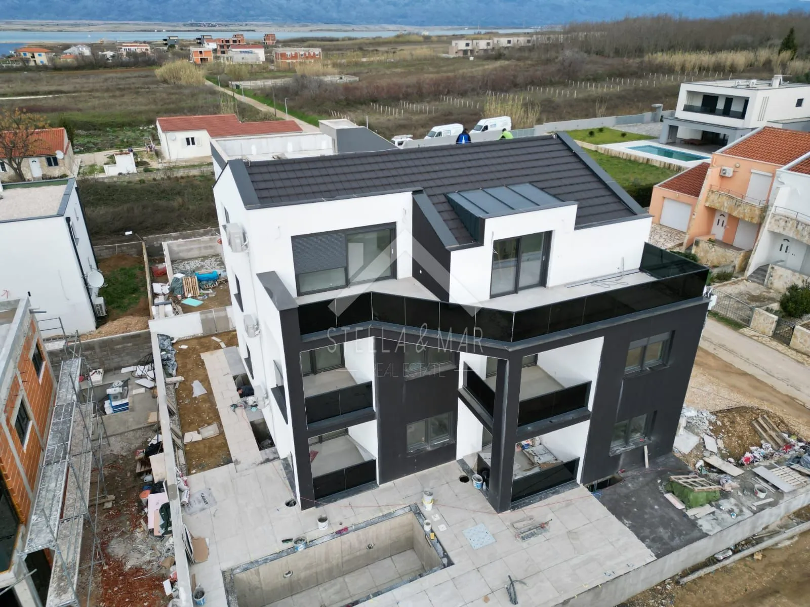 luksuzna kuća sa 3 apartmana i bazenom - privlaka - slika 12