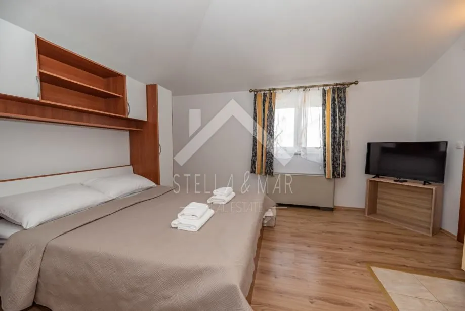 top ponuda! villa sa bazenom na prostranoj parceli - zemunik donji - slika 27