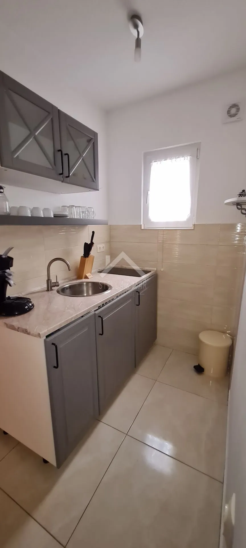 kuća sa 4 apartmana, južna strana - vir - slika 11