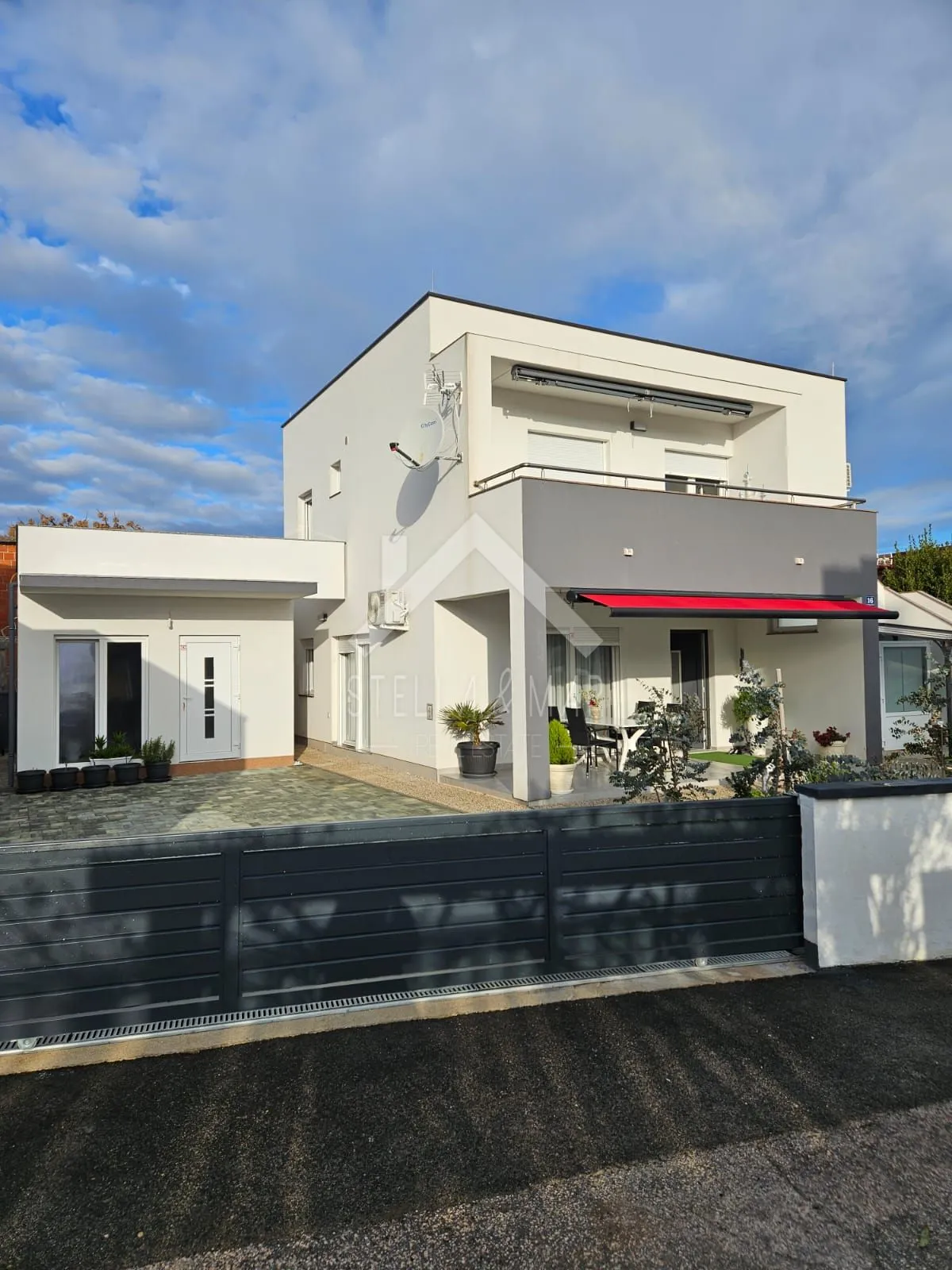prizemlje kuće sa dva apartmana - vir - slika 16