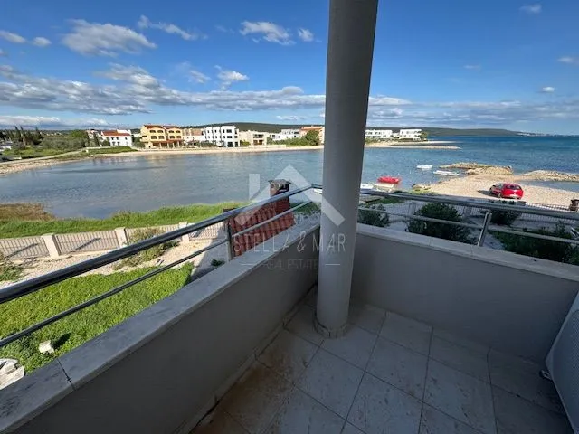 TOP LOKACIJA! Apartman prvi red do mora - Sukošan