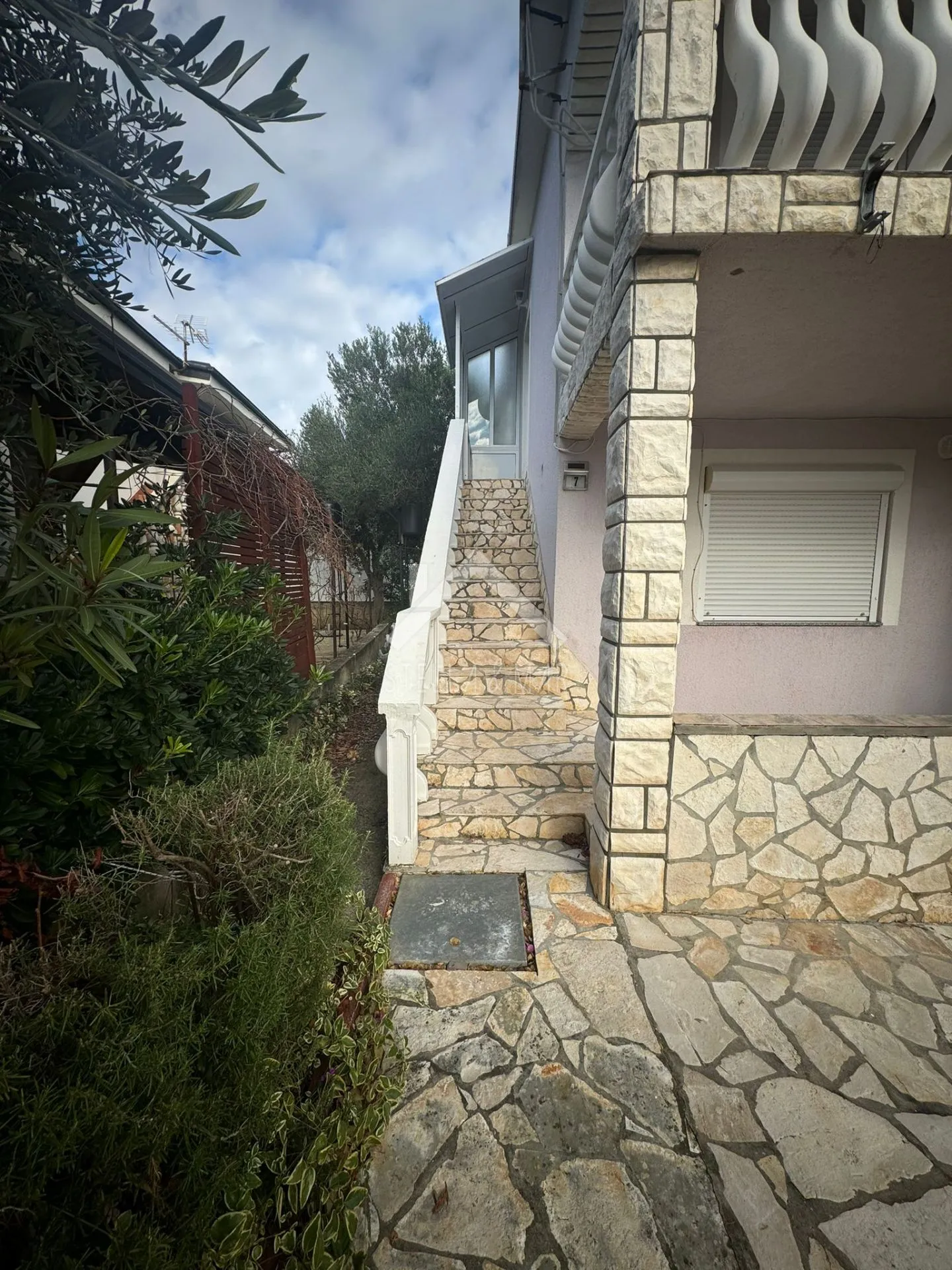kuća sa dva stana + studio, miran predio -vir - slika 8