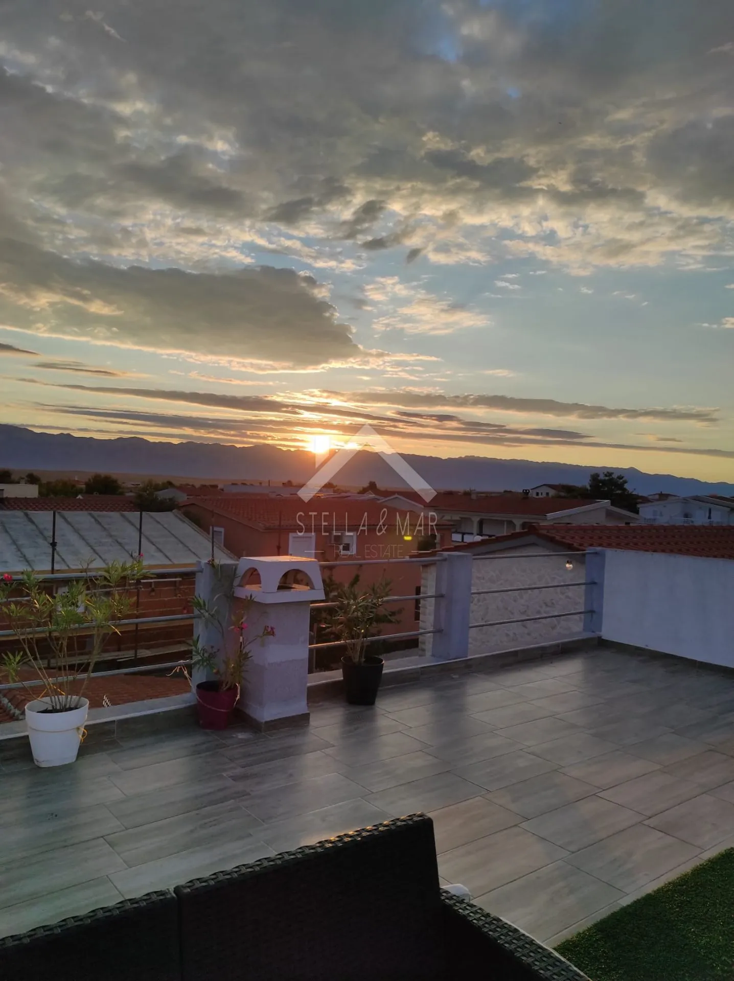 kuća sa 4 apartmana i krovnom terasom - vir - slika 36
