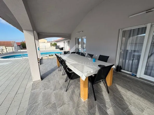 prekrasna kuća sa bazenom - rtina - slika 10
