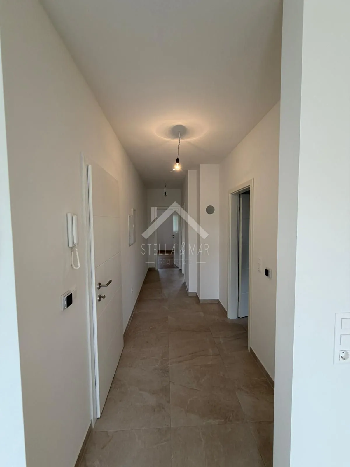 dvosobni apartman sa krovnom terasom, pogled - vir - slika 4