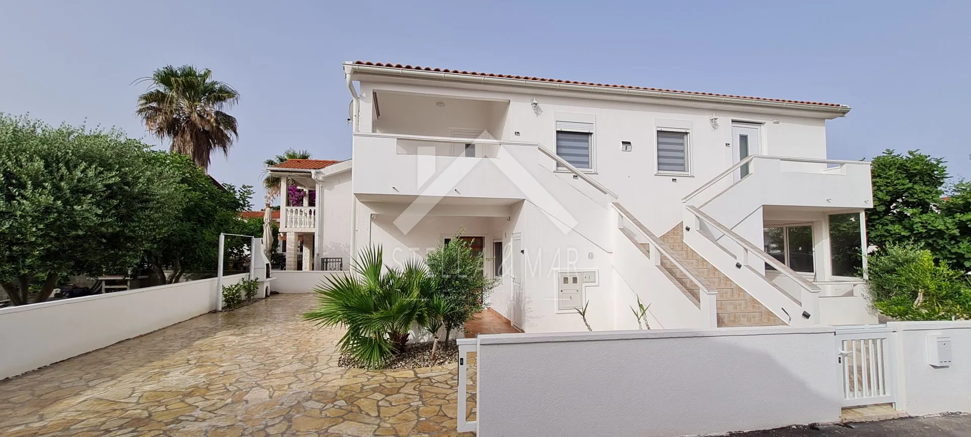 kuća sa 4 apartmana, južna strana - vir - slika 2