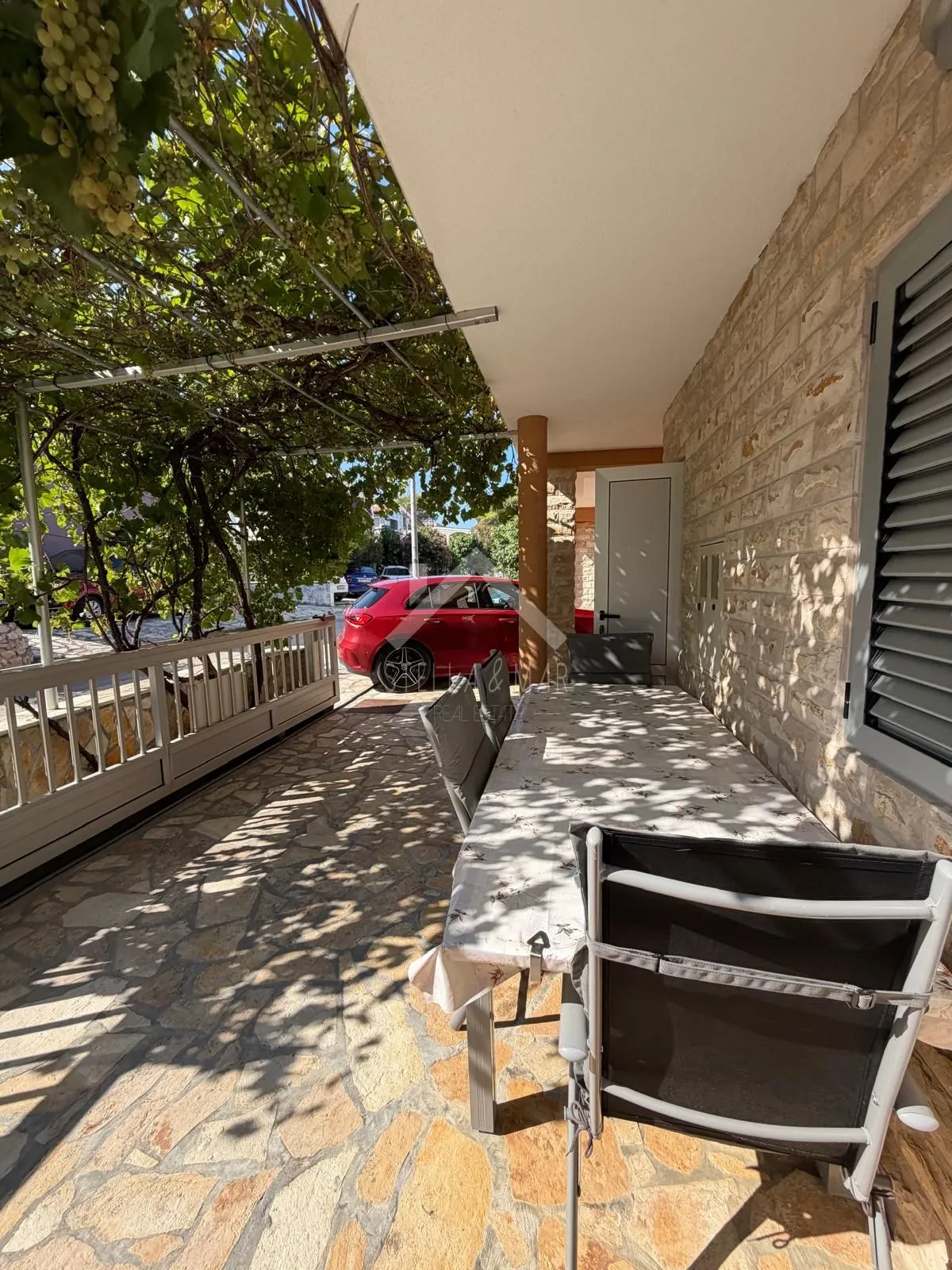 kuća sa 3 apartmana i garažom 350m do mora - vir - slika 22