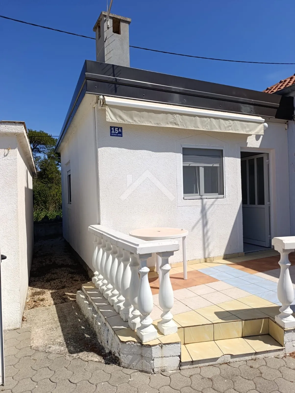 prizemnica + studio apartman i garaža, 50m od mora -vir - slika 18