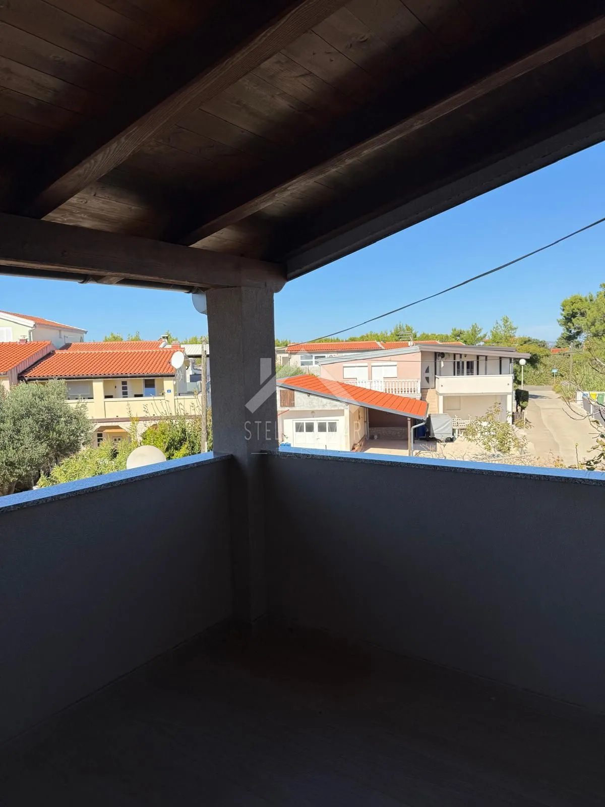 kuća sa 5 apartmana, miran predio - vir - slika 12