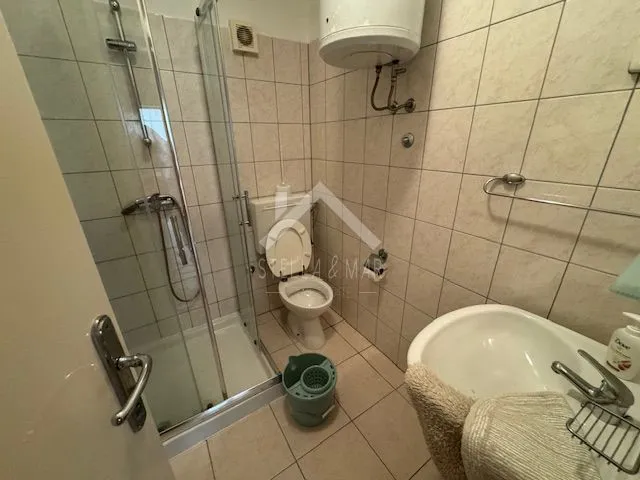 dvosoban apartman prvi red do mora - sukošan - slika 14