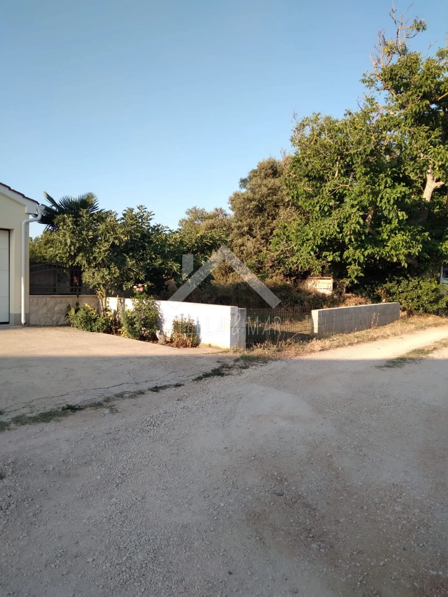 građevinsko zemljište 747m2 - zaton - slika 1