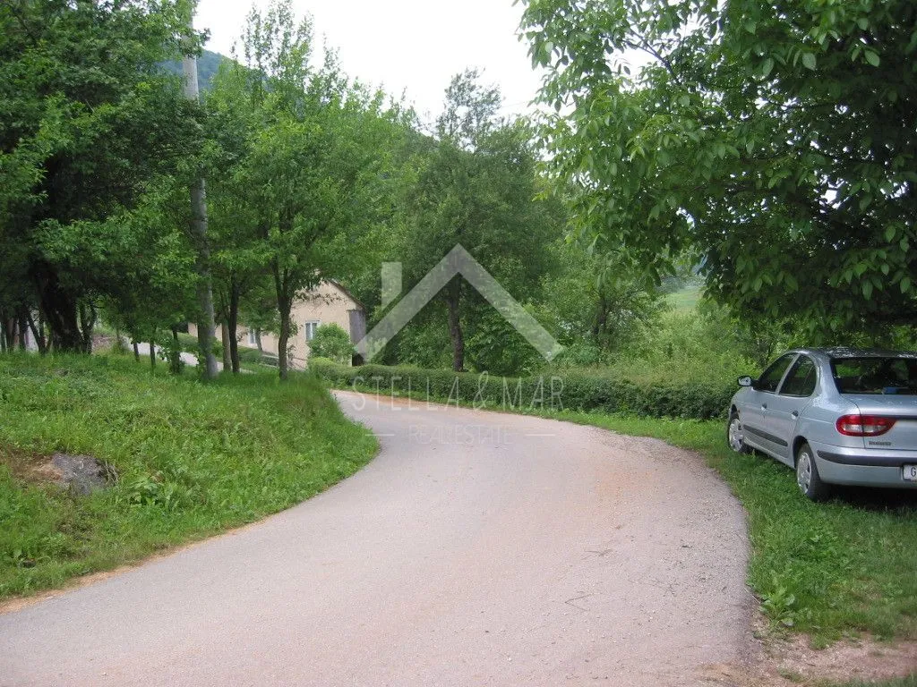 veliko imanje sa starom kućom - otočac - slika 9