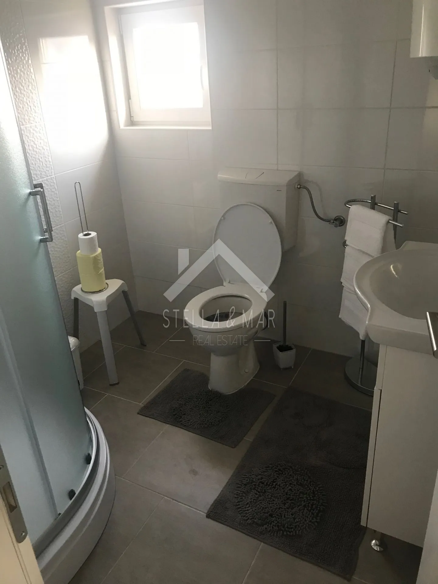 kuća sa 3 apartmana i prostranim dvorištem - vir - slika 24