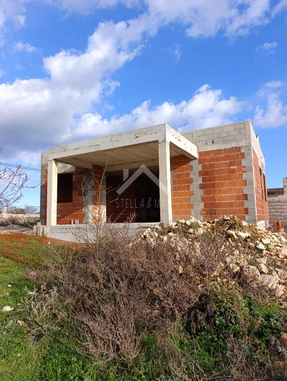 prizemnica u rohbau stanju - grbe - slika 1