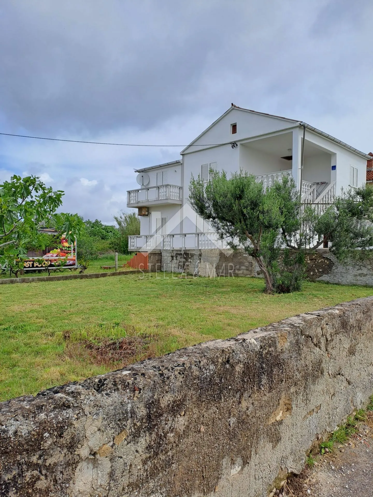 kuća sa prostranom okućnicom, centar - vrsi - slika 2