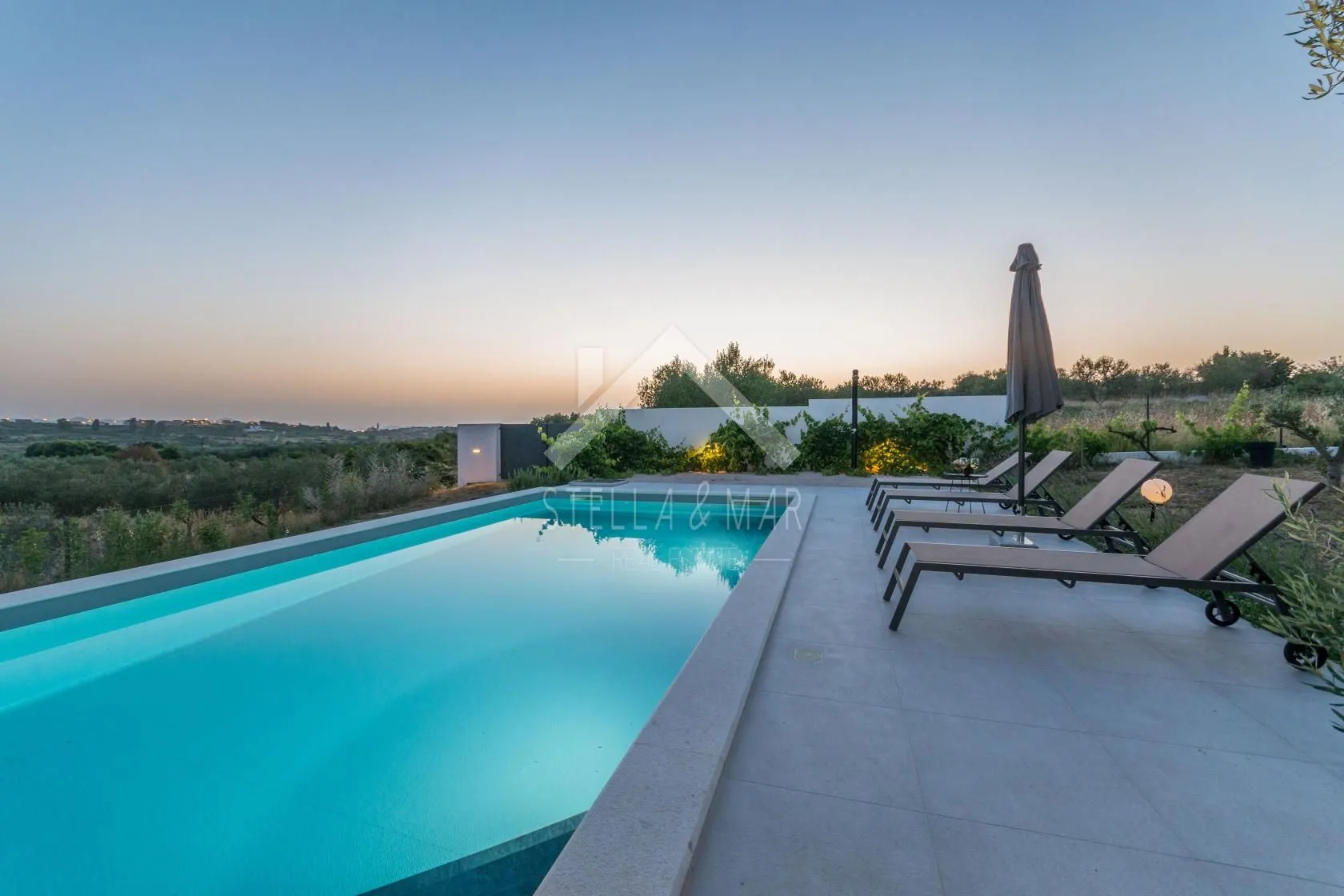 moderna villa sa bazenom i velikom okućnicom - crno, zadar - slika 2